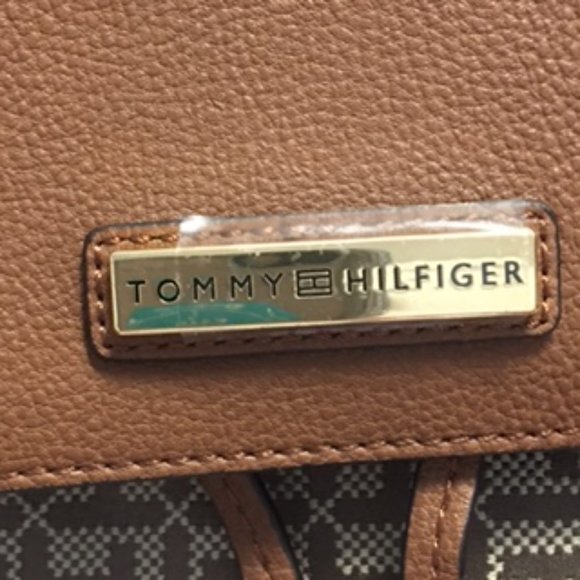 NWOT Tommy Hilfiger Monogram Flap Backpack Purse - Picture 3 of 9